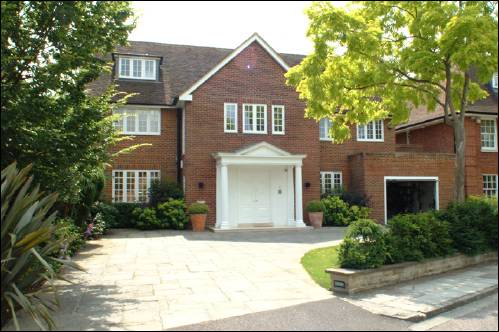 02 Winnington Close